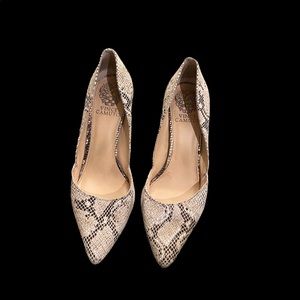 Vince Camuto Snakeskin Pointed toe Heels
